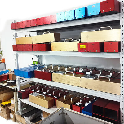 Μετρητής ανακλαστήρα με χώρο αποθήκευσης δεδομένων 16G που προσφέρει σφάλμα μέτρησης επαναληψιμότητας κάτω του 3 τοις εκατό και συνολικό όγκο 700mm X 135mm X 115mm Σχεδιασμένος για εφαρμογές δοκιμών